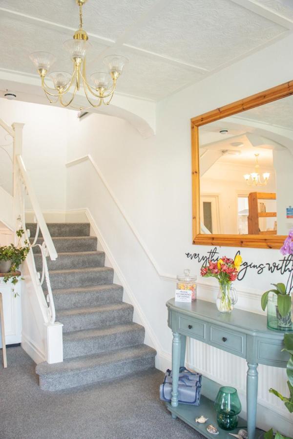 B'S Place Guest House Пейнтън Екстериор снимка