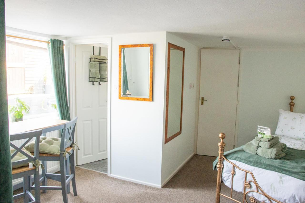 B'S Place Guest House Пейнтън Екстериор снимка