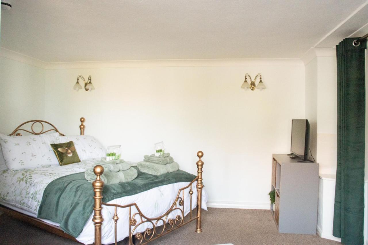 B'S Place Guest House Пейнтън Екстериор снимка