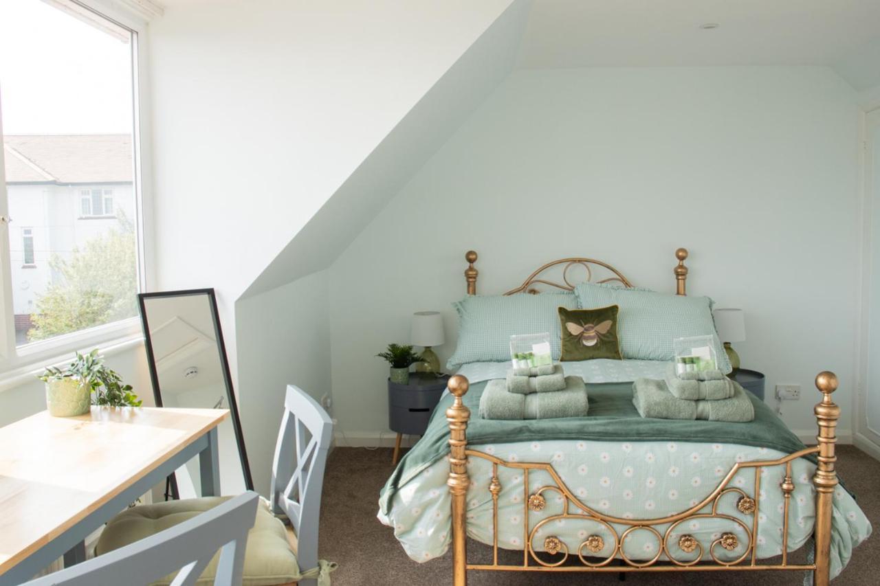 B'S Place Guest House Пейнтън Екстериор снимка