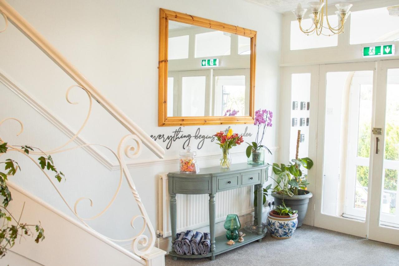 B'S Place Guest House Пейнтън Екстериор снимка